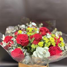     12 Large Red Freedom Roses