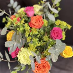  12 Mixed Coloured Roses